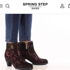 L’Artiste 37 (US 6.5-7) Dessa Bootie - Bordeaux Metallic New in Box